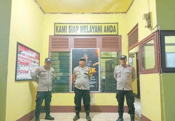 
					POLSEK PULAU PETAK LAKSANAKAN KEGIATAN SIAGA MAKO PADA MALAM HARI GUNA CIPTAKAN SITUASI AMAN