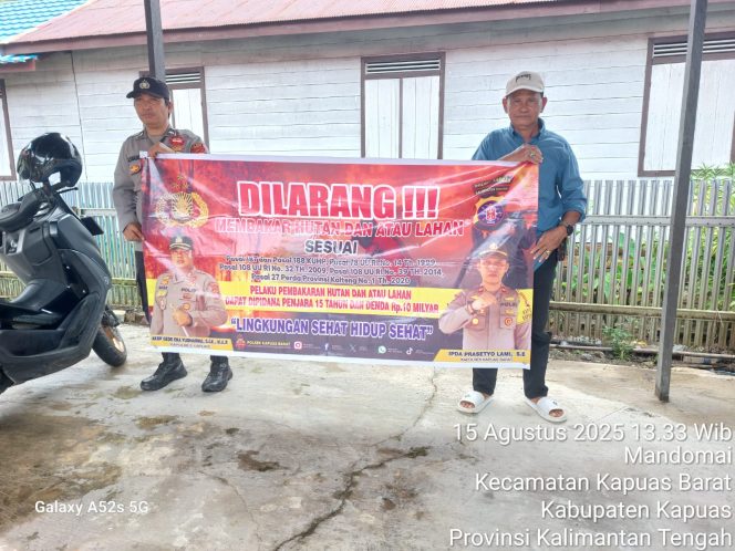 
					Cegah Karhutla, Pesonil Polsek Kapuas Barat Berikan Sosialisasi kepada Warga