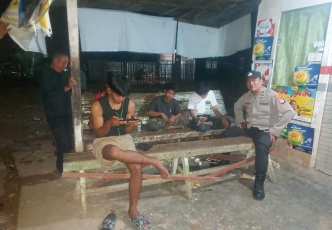 
					ANGGOTA POLSEK PULAU PETAK LAKSANAKAN PATROLI MALAM, GUNA MEWUJUDKAN KAMTIBMAS KONDUSIF DI WILAYAH KECAMATAN PULAU PETAK