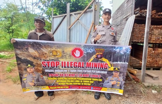 
					PERSONEL POLSEK PULAU PETAK LAKSANAKAN SOSIALISASI ILEGAL MINING KE MASYARAKAT GUNA PENCEGAHAN TAMBANG LIAR DI WILAYAH KECAMATAN PULAU PETAK