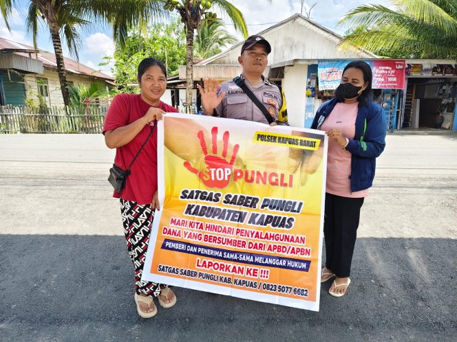 
					Jangan Adanya Praktek Pungli Di Wilayah Kapuas Barat, Petugas Kepolisian Sampaikan Secara Humanis Sosialisasikan Satgas Saber Pungli Pada Masyarakat