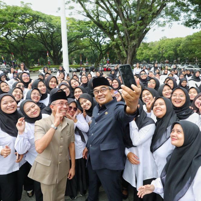 
					Sebanyak 212 PNS dan PPPK Dilantik, Wali Kota: Layani Masyarakat dengan Komunikasi yang Baik