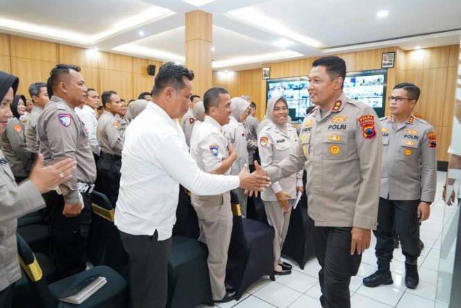 
					Kapolda Jateng Kunjungi Polres Purbalingga, Ini Arahan yang Disampaikan