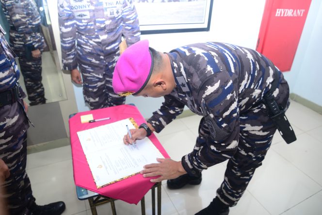 
					KOLONEL MARINIR IMRON SAFEI RESMI DIKUKUHKAN MENJADI WAASLOG PANGKORMAR PERTAMA