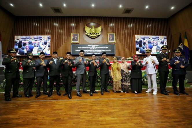 
					Deni Nursani Resmi Dilantik Jadi Anggota DPRD Kota Bandung PAW 2024–2029