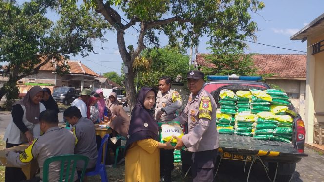 
					Polres Madiun Kota lagi Salurkan 4 Ton Beras SPHP, Warga Antusias Sambut GPM