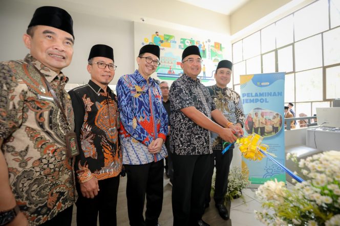 
					HJKB 215: 10 Pasangan Menikah di Mal Pelayanan Publik