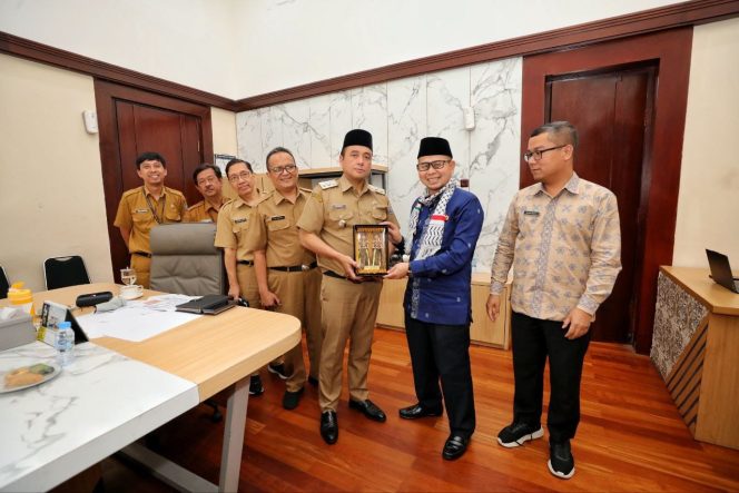 
					Belajar Penanggulangan Kemiskinan, Pemkot Bukittinggi Belajar ke Kota Bandung 