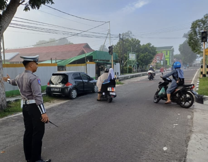 
					“Personel Lalu Lintas Polres Sukamara Pastikan Ketertiban Jalan Raya di Pagi Hari”