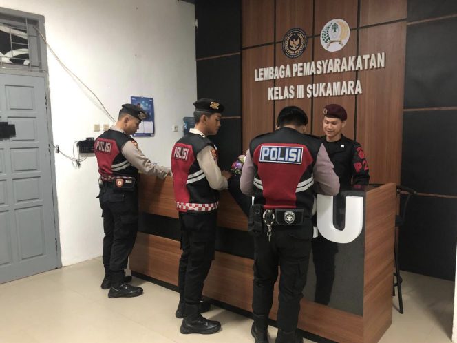 
					Sat Samapta Polres Sukamara Patroli di Lapas Kelas III, Pastikan Situasi Kondusif