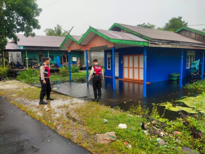 
					Polres Sukamara Gelar Patroli Harkamtibmas dan Pengecekan Rumah Warga Terendam Banjir