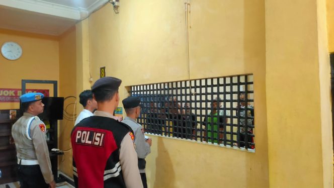 
					Pamapta II beserta Piket fungsi Polres Kotawaringin Barat Cek Ruang Tahanan