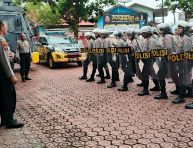 
					Polres Barito Utara Tingkatkan Kesiapsiagaan Personel Lewat Latihan Dalmas Rutin Oktober 2025