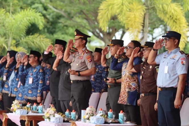 
					Kapolda Kalteng Hadiri Upacara Peringatan Sumpah Pemuda Ke-97 di Kantor Gubernur