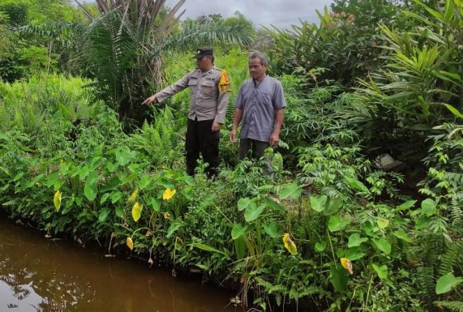 
					Anggota Polsek Kapuas Tengah Melaksanakan Pengecekan Pekarangan Hewan warga Desa Jangkang