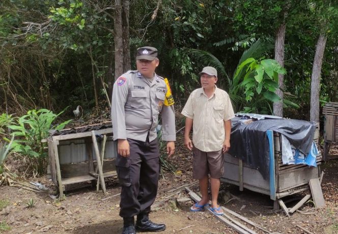 
					Anggota Polsek Kapuas Tengah laksanakan Pengecekan Pekarangan Hewan  di Desa Jangkang