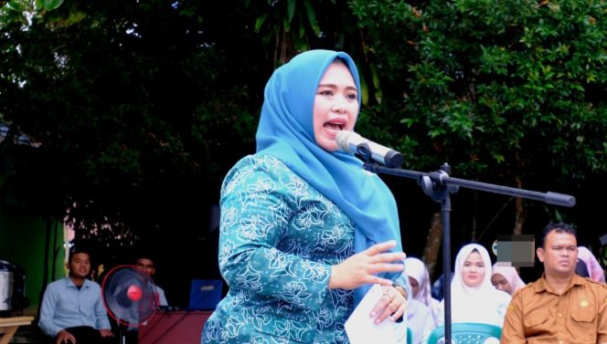 
					Dina Maulidah