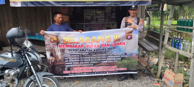 
					Cegah Karhutla Dengan Rutin Polsek Kapuas Hilir Sosialisasi Tentang Larangan Karhutla Kepada Masyarakat