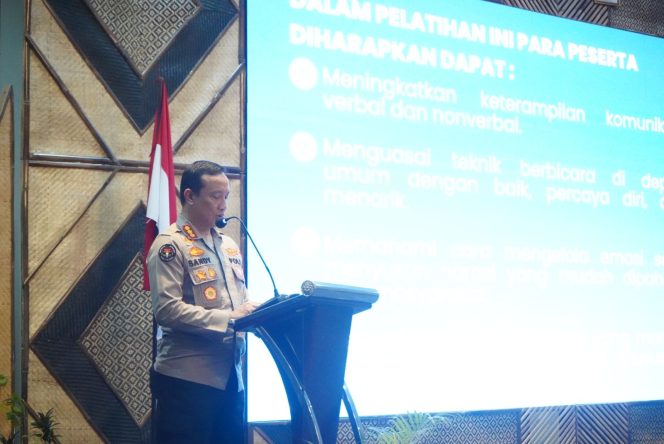 
					Bidhumas Polda Bali Gelar Pelatihan Peningkatan Kemampuan Public Speaking
