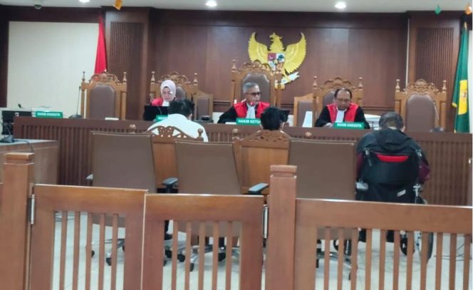 
					Hakim PN Jakarta Pusat Vonis 3 Bulan Penjara Kasus Pengeroyokan dr Aelyn