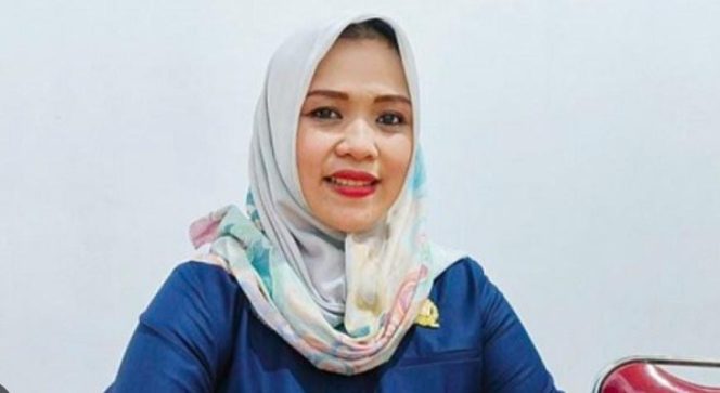 
					 Dina Maulidah