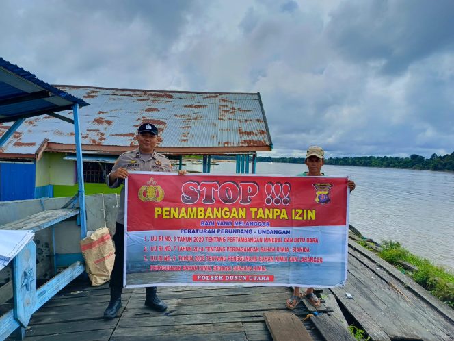 
					Personel Polsek Dusut Sosialisasikan Larangan Penambangan Tanpa Izin Dengan Warga