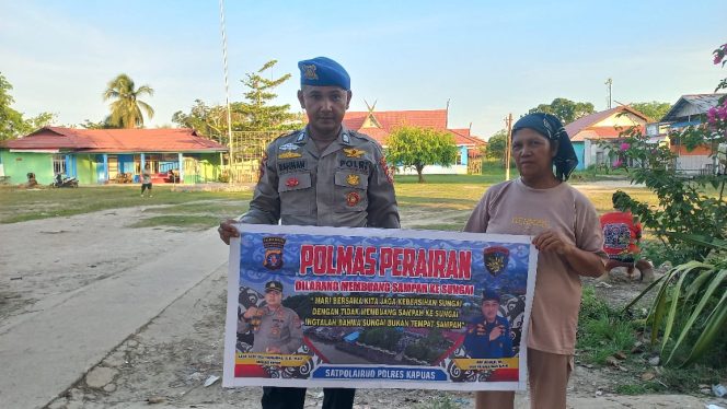 
					Tingkatkan Kesadaran Kebersihan Lingkungan, Satpolairud Imbau Masyarakat Pesisir Untuk Tidak Membuang Sampah Ke Sungai