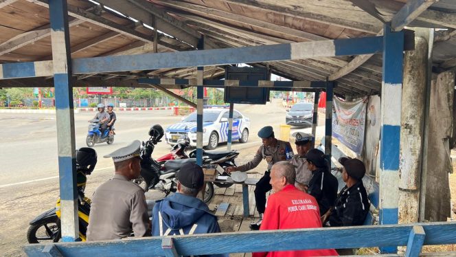 
					Polantas Murung Raya Sapa Tukang Ojek, Edukasi Keselamatan Berlalulintas Dengan Humanis
