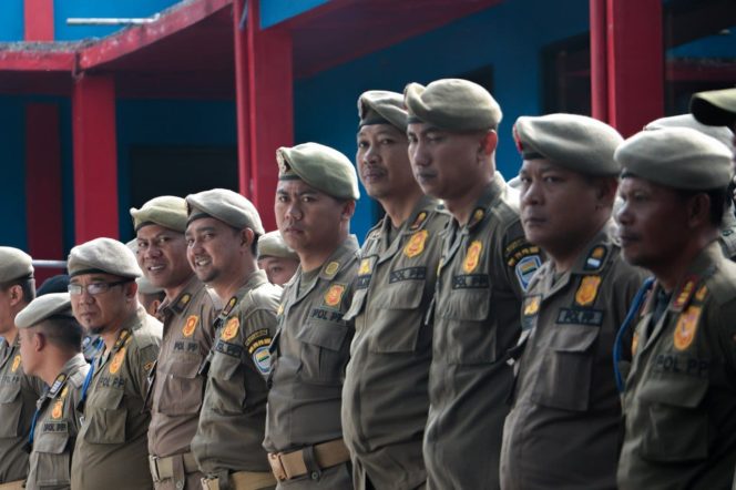 
					Satpol PP Tertibkan Sejumlah Reklame dan Bangunan Ilegal