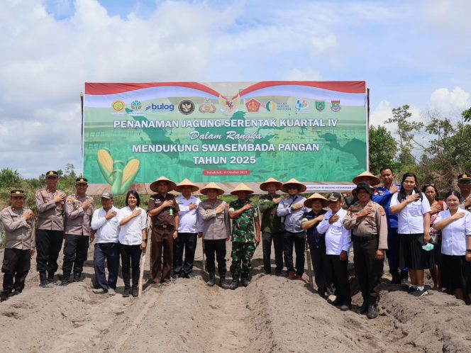 
					Dilaksanakan Serentak, Polres Barsel Gelar Penanaman Jagung Quartal IV Di Desa Sababilah