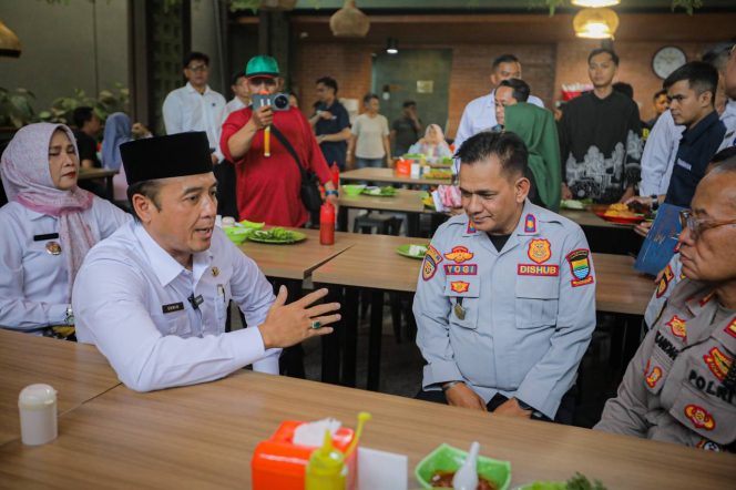 
					Tindak Oknum Pungli Parkir, Erwin akan Sanksi Tegas Hingga Pemecatan 