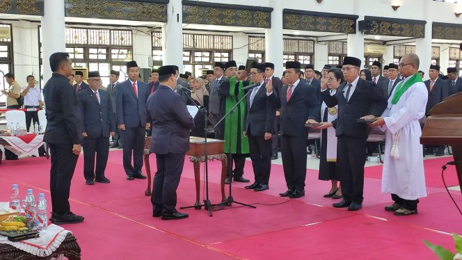
					Pengambilan Sumpah Jabatan di Lingkungan Pemerintah Kabupaten Kotim