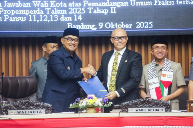 
					Wali Kota Bandung Sampaikan Jawaban atas Pandangan Fraksi soal Empat Raperda