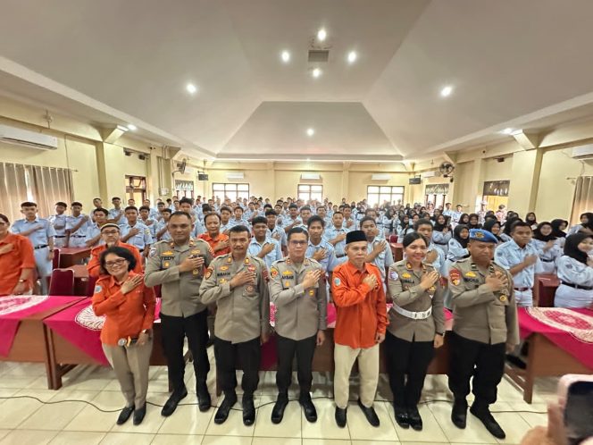
					Polres Purbalingga Berikan Pendidikan Karakter Siswa SMK YPT 1