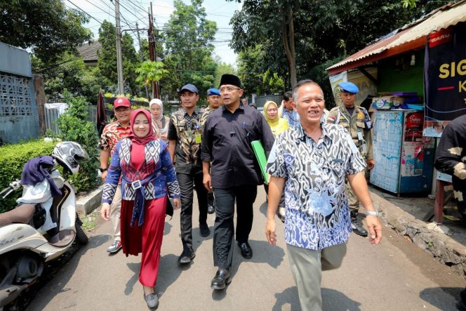 
					Wali Kota Bandung Pastikan Penanganan Sampah Cihapit Tuntas dalam Sehari