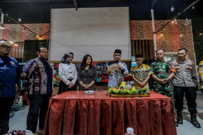 
					Wakil Wali Kota Bandung Ingatkan seluruh Relawan SPPG Antapani Kulon Jaga Keamanan Pangan