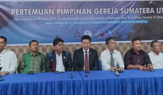 
					Gereja Ditolak Berdiri Jemaat Dilarang Beribadah, Ephorus HKBP Sibuk Mengurusi PT TPL 