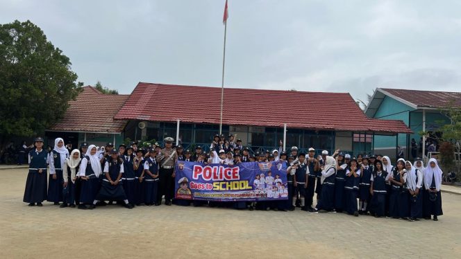
					Police Goes To School, Satlantas Sosialisasi Pencegahan Bullying Di SMPN 1 Murung