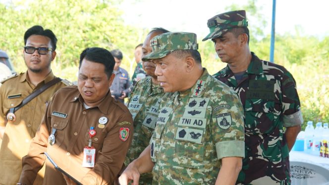 
					Kasdim Palangka Raya Dampingi Pangdam XXII Tambun Bungai Tinjau Lokasi Pembangunan Resimen Induk