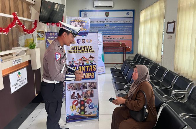 
					Polantas Menyapa, Anggota Samsat Murung Raya Berikan Panduan Secara Langsung ke Wajib Pajak