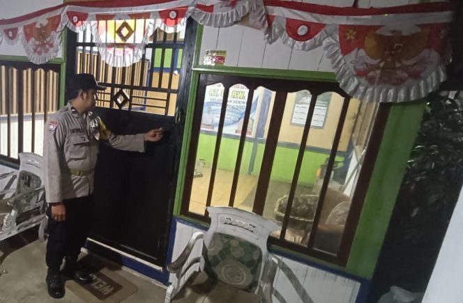 
					Polisi Sambang Pos Kamling Kel. Beriwit Puruk Cahu