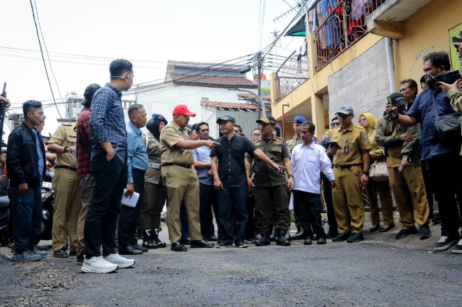 
					Wali Kota Bandung Tinjau Langsung Titik Rawan, Siapkan Solusi Konkret Atasi Banjir di Kelurahan Mekar Mulya