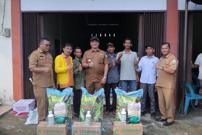 
					Bupati Aceh Tamiang Serahkan Puluhan Ton Bantuan Pupuk