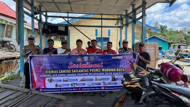 
					Polantas Menyapa, Satlantas Sosialisasi Dikmas Di Pelabuhan Puruk Cahu