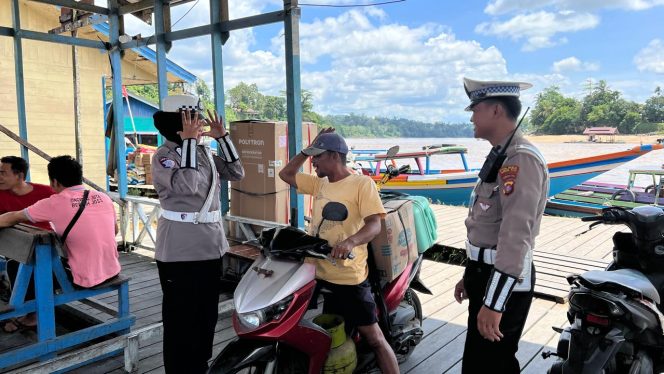 
					Polantas Menyapa, Satlantas Polres Murung Raya Edukasi Tertib Beralu Lintas Kepada Masyarakat Puruk Cahu