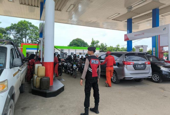 
					Cegah Gangguan Kamtibmas, Unit Turjawali Satsamapta Patroli Di SPBU Puruk Cahu