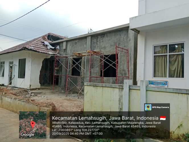 
					Bahan Material Bekas Bangunan Balai Desa Kalapadua Diduga Diboyong Kades