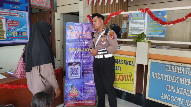 
					“Polantas Menyapa”, Satlantas Polres Murung Raya Edukasi Tata Cara Bayar Pajak di Kantor Samsat