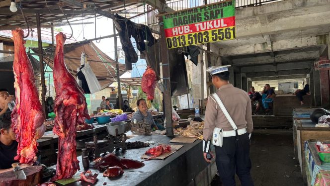 
					Sambang Pasar Pelita Hilir, Satlantas Polres Murung Raya Ajak Warga Tertib Berlalulintas Lewat Program “Polantas Menyapa”