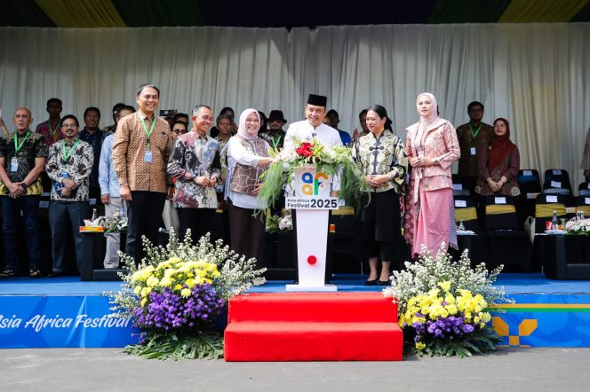 
					Kemenpar: Asia Afrika Festival, Contoh Event Paling Idea